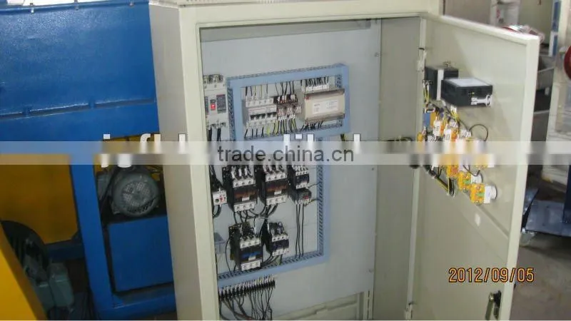 Waste plastic shredder/shredding machine