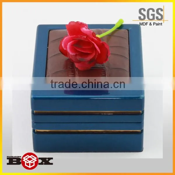 High Quality Dark Red Wood Ring Display Box