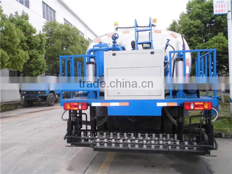Dongfeng 4X2 8000L asphalt distributor truck