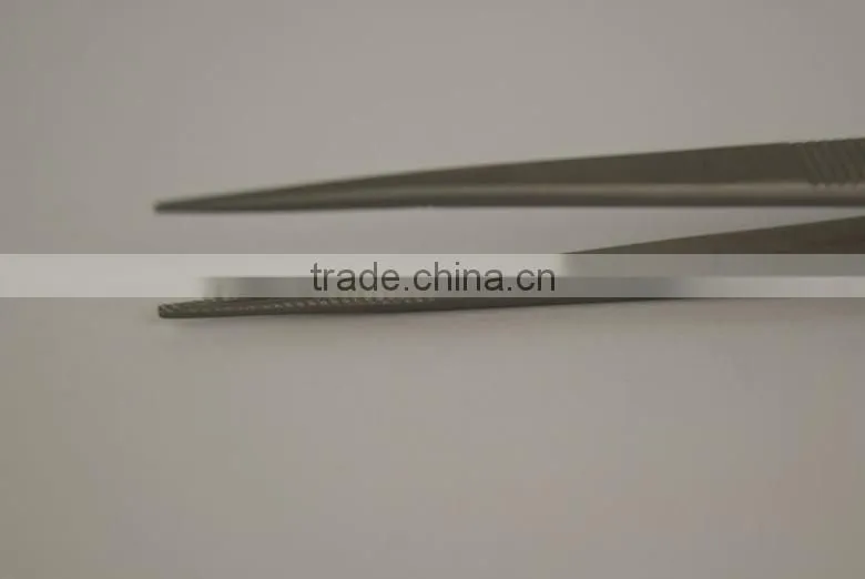 Gemstone and Diamond Tweezers with Lock and Groove