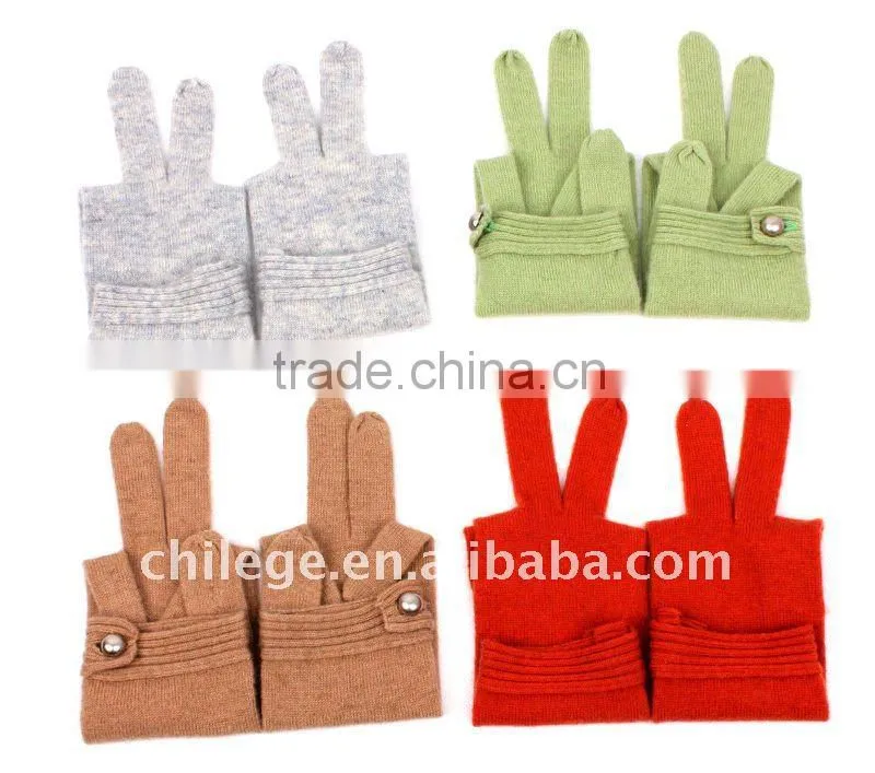 cashmere knitting gloves with button on the wrist