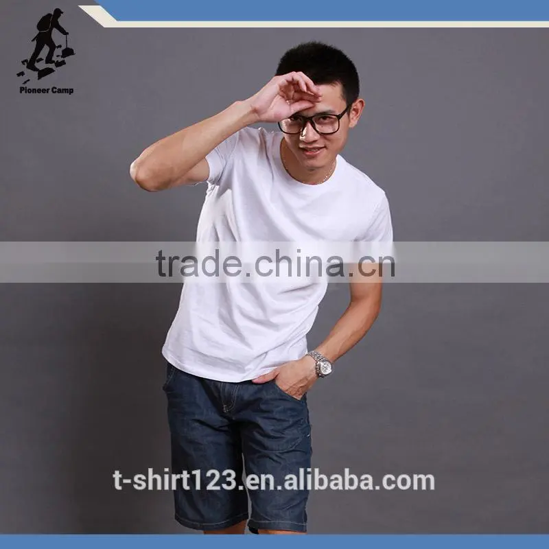plain white round neck t-shirt
