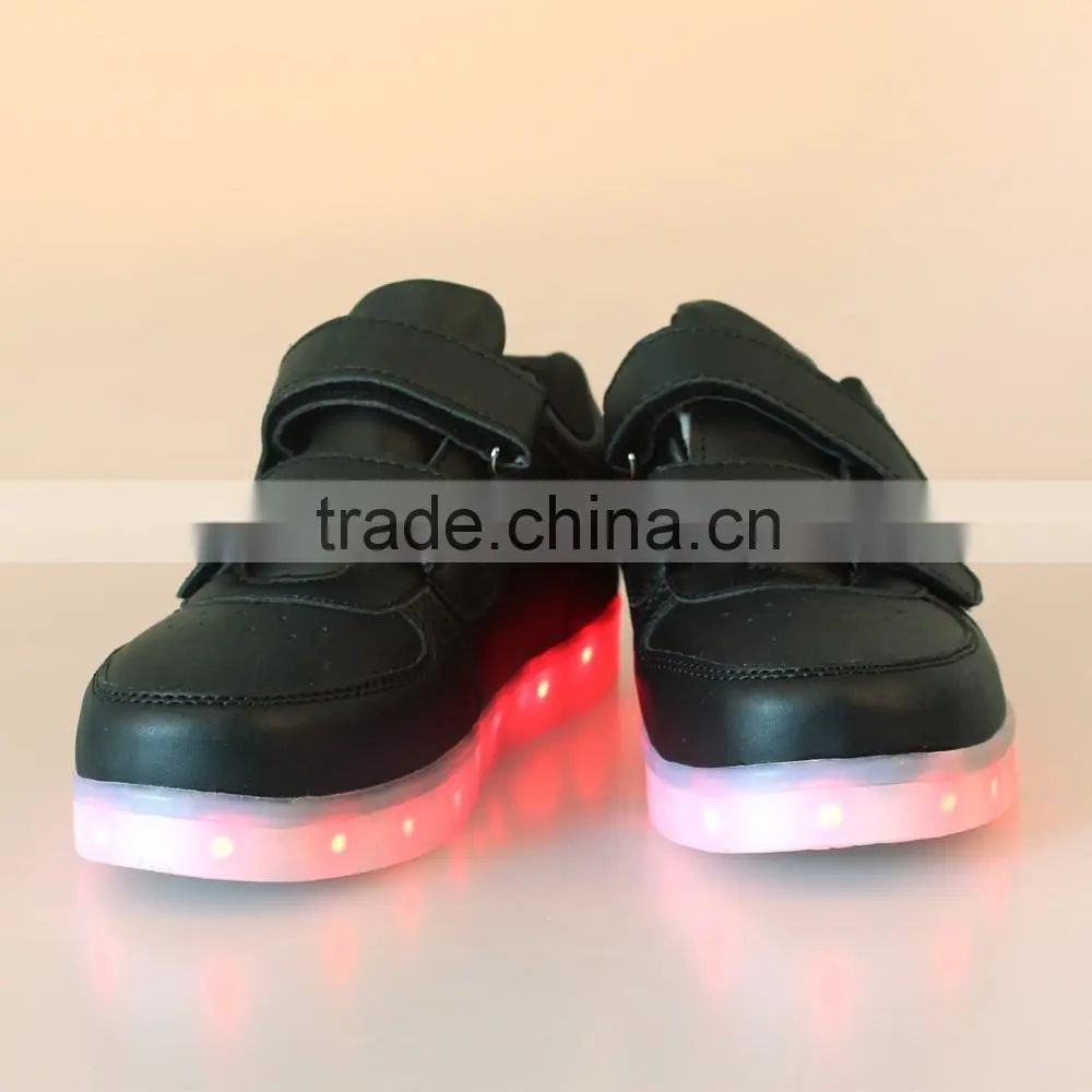Wholesale Fashion white/black LED light up shoes/luminous LED light running shoes