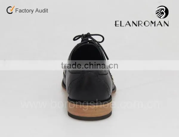 Stylish men Brogue design leather shoes wiht rivet