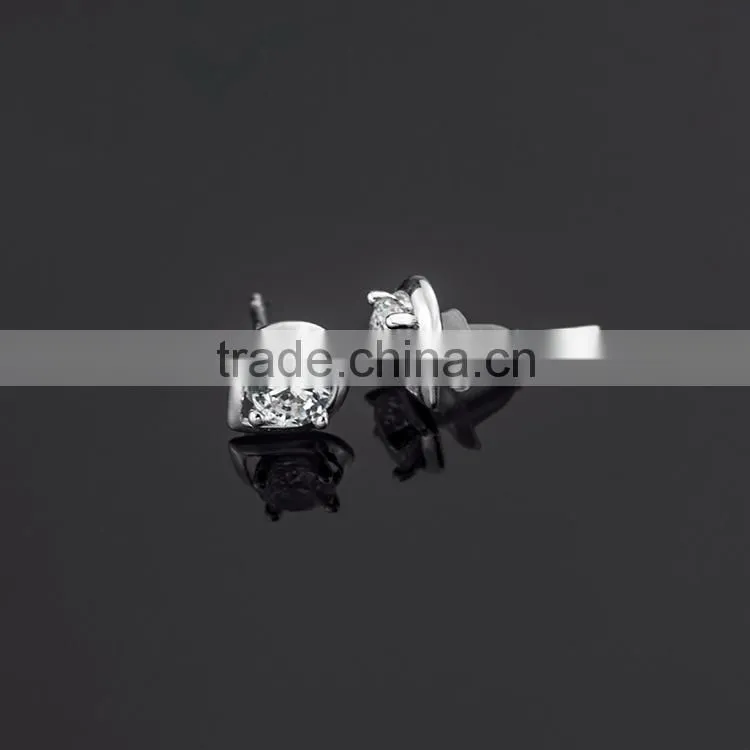 Latest fashion jewelry, synthetic diamond stud earrings in 18k gold plating sterling silver jewelry China wholesale