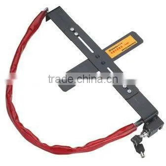 red chain link lock