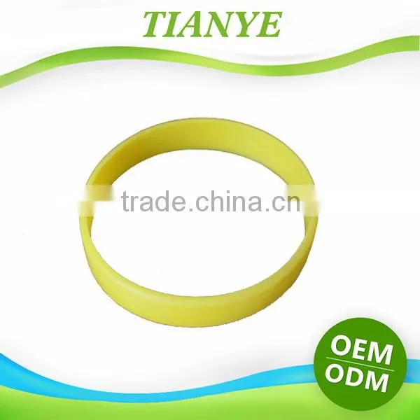 Customized cheap pretty design wristband silicon bracelet