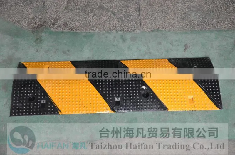 1000*320*45mm durable reflective speed hump used in Intersection/heavy strength rubber road road speed hump for crossing