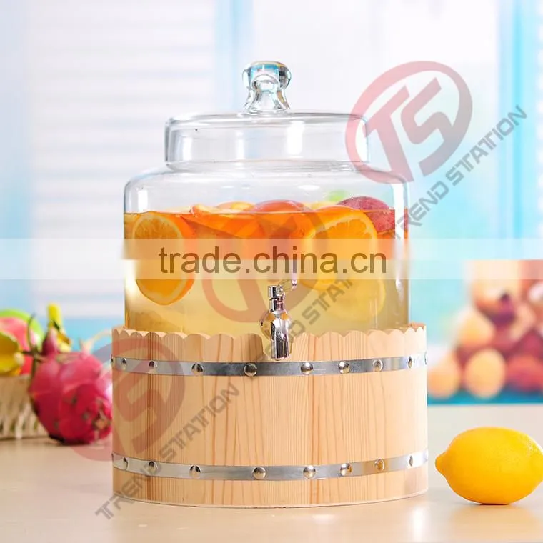 Glass beverage dispenser, glass drink dispenser with tap