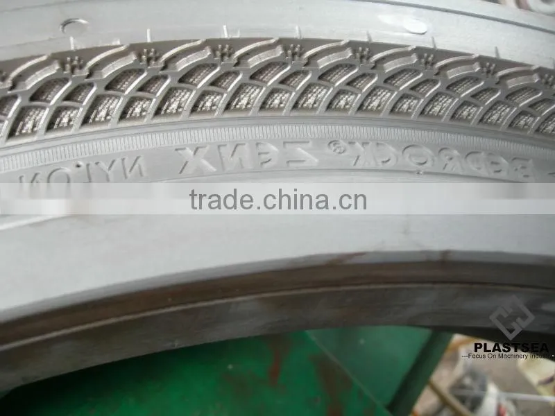 Bicycle tire molding machine