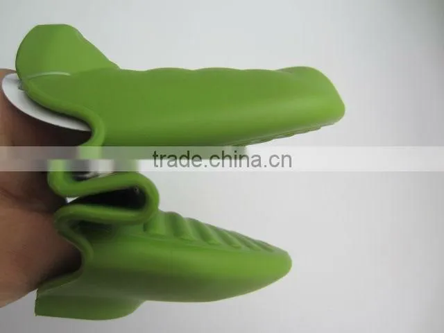 animal shaped oven insulating glove