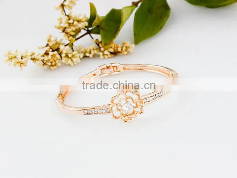 2016 Stylish Good Quality High-end Elegant Jewelry Hollow out Flower Bracelet for Women