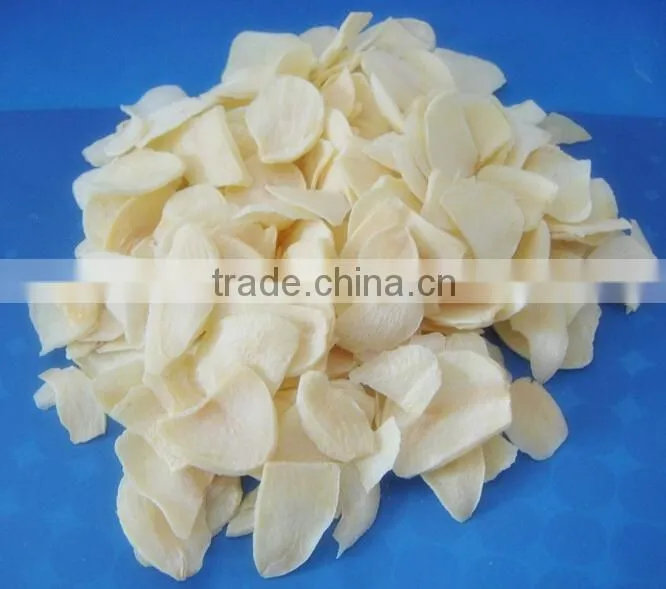 dried garlic flakes