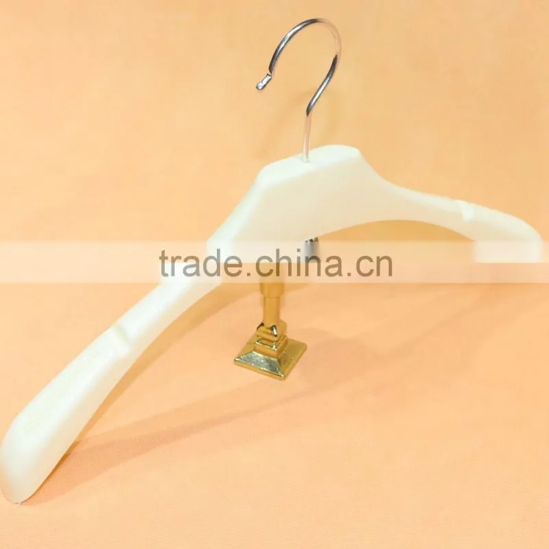 2015 High quality pure colour plastic clothing rack for cloth display