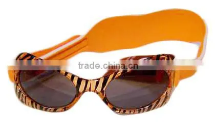 Baby suitable goggle, headband design security to protect the child's eyes, security guarantees