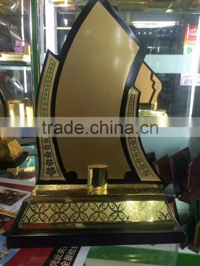 Blank wooden shield plaque to Saudi Arabia