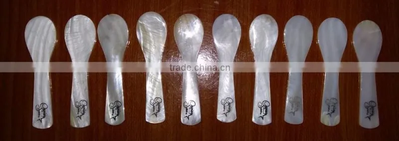 Caviar Mother of pearl spoon with high quality
