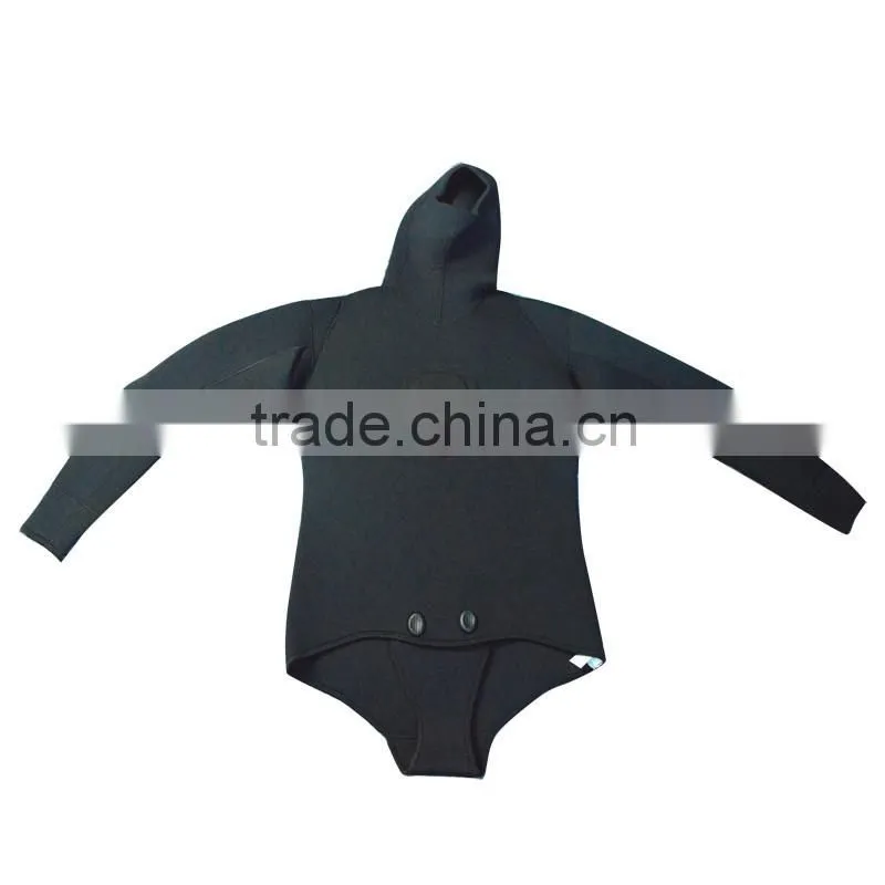 a wetsuit to accommodate spearfishing with hood