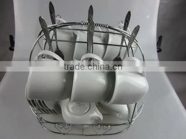 24 pcs dinnerware set with basket