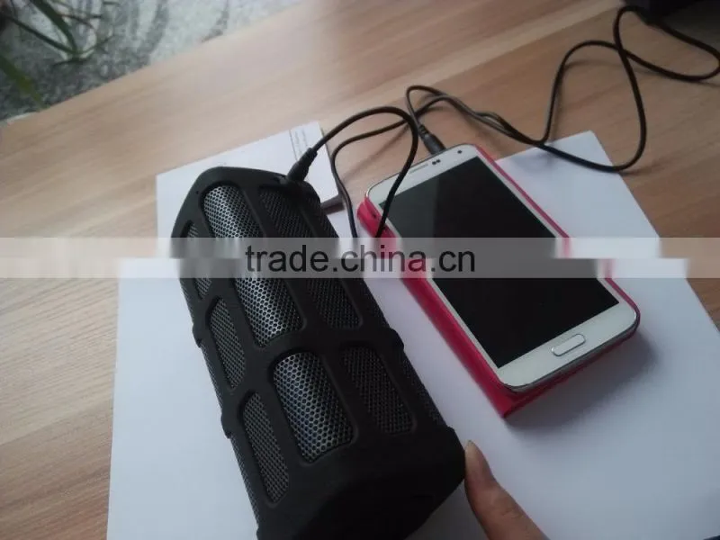 2015new hot sell waterproof bluetooth speaker power bank 7800mAh