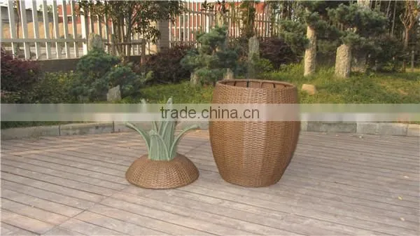 Pineapple shaped wicker living room storage box