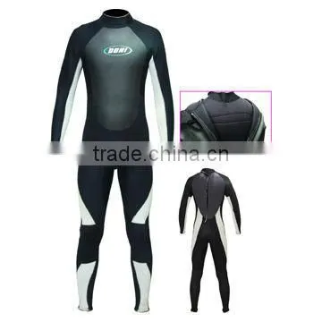 long sleeves neoprene diving suits women wearing neoprene suits