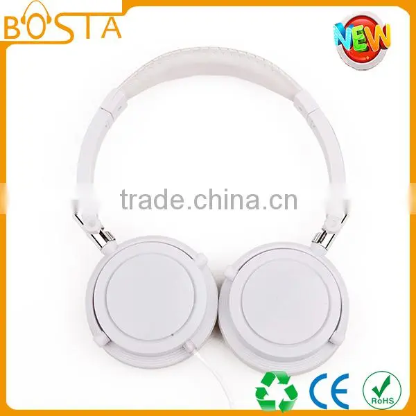 Hit the streets with powerful bass tangle free headphones headsets for smart phone