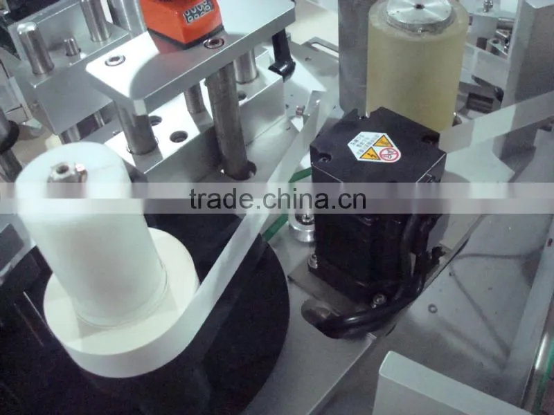 Highly customized automatic small flat bottle labeling machine