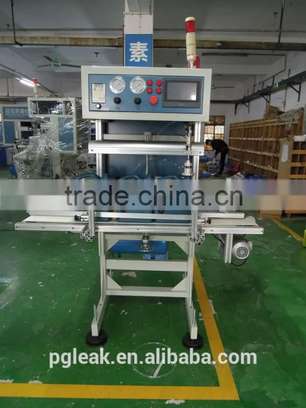 Single head leak tester for oil bottle