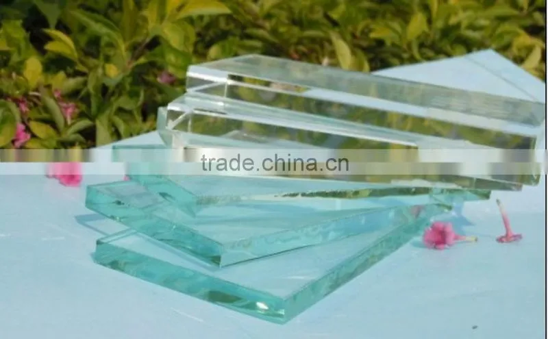High transmittance crystal extra white glass