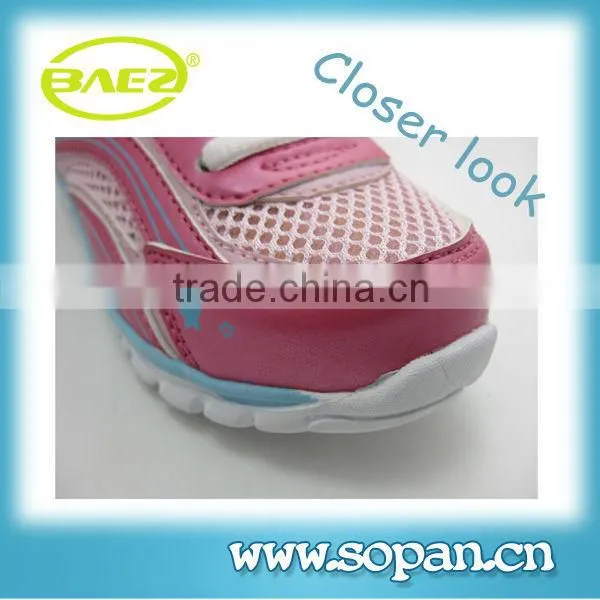 China latest hot selling kids sports shoes