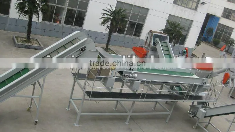 PE flake crushing machine used in recycling line
