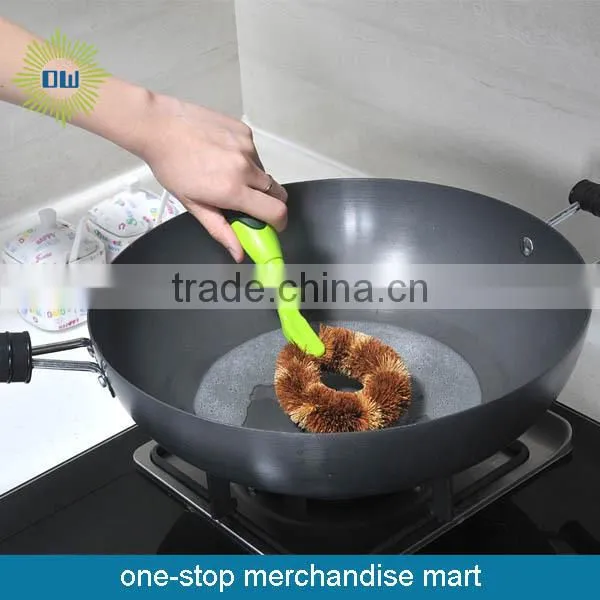 Plastic handle pot brush