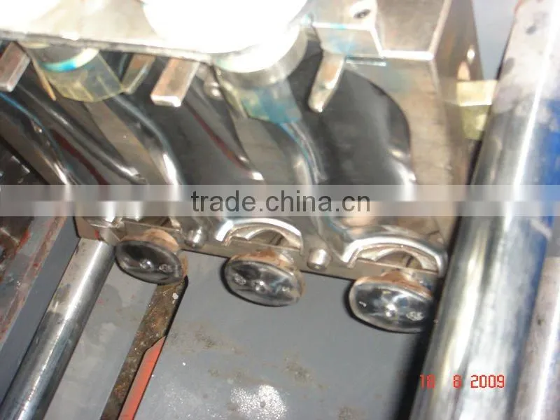 Automatic lineal PET blow moulding machine