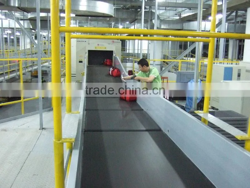 Airport baggage take away conveyor