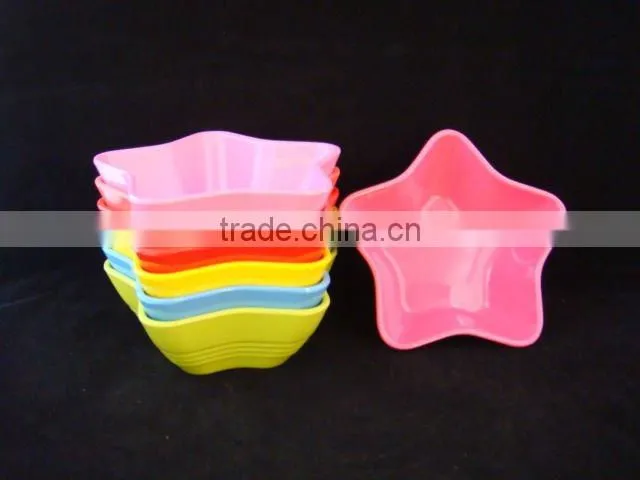 Plastic heart shaped bowl in soild color