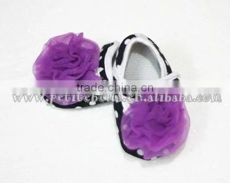 Baby Black White Polka Dots Crib Shoes with Dark Purple Rose MAS48
