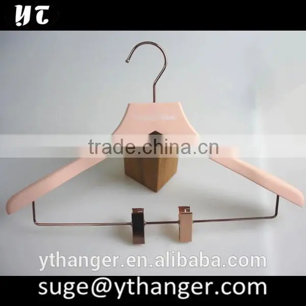 WL6537 pink wooden hangers with anti-theft ring for hotels hangers