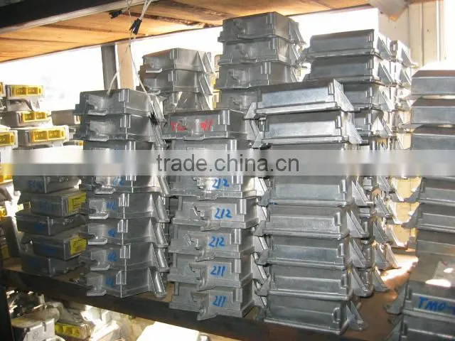 good quality heavy duty truck auto spare parts front spring bracket AZ9719520005