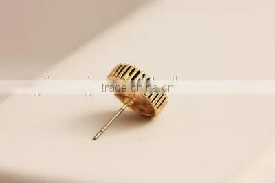 Wholesale Fashion jewerly round shape star engraved earring stud