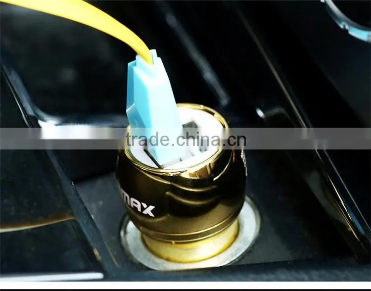 New design Remax 2016 with safety hammber function 2.4A 2 USB metal bullet car charger