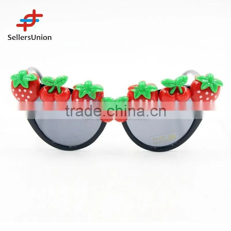 2017 hottest sale No.1 Yiwu export commission agent Cool design strawberry&cherry decorative sunglasses