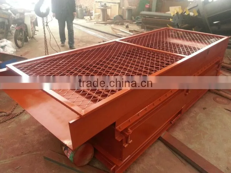 Portable pulsating gold sluice box for mining gold