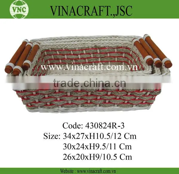 Wicker garden planter with plastic liner