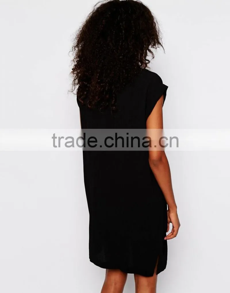 kater Dress with Textured Seam Detail and Short Sleeves