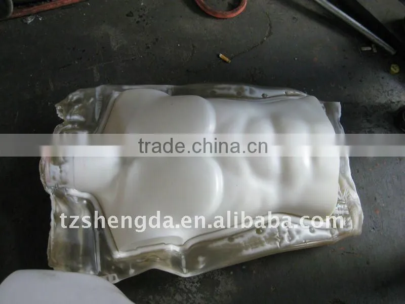 machine for blow moulded plastic mannequine
