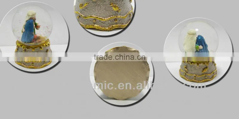 Hot sale custom polyresin water globe