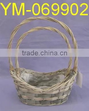 Beautiful Willow Gift Basket With Liner
