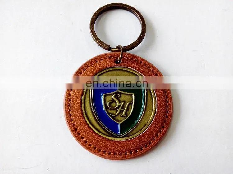Custom leather keychain zinc alloy material leather sealed edge keychain