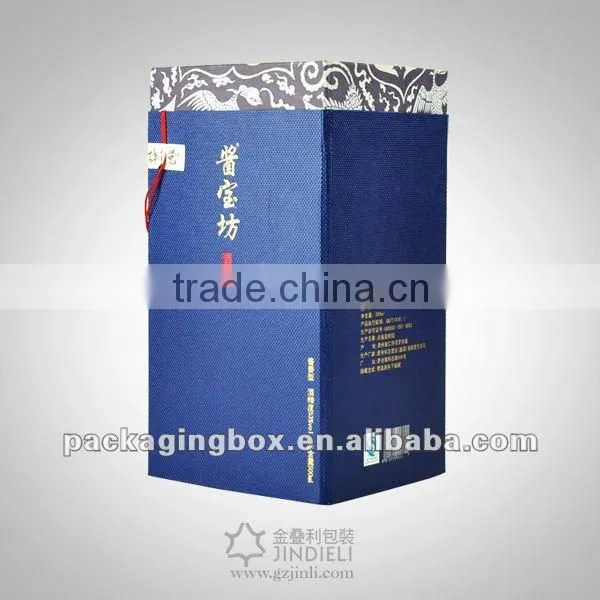 Magnetic close wine box